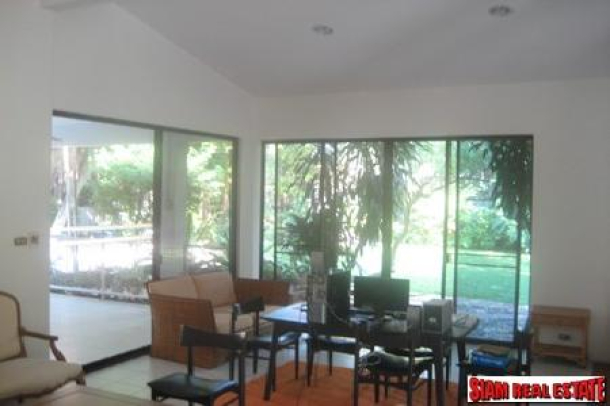 Spacious and comfortable 4 beds, 3 baths, private swimming pool house for rent on middle of Sukhumvit, near Thong-lor area.-5