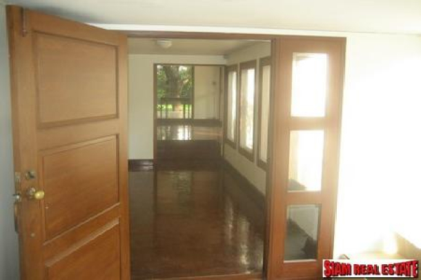 Spacious and comfortable 4 beds, 3 baths, private swimming pool house for rent on middle of Sukhumvit, near Thong-lor area.-9