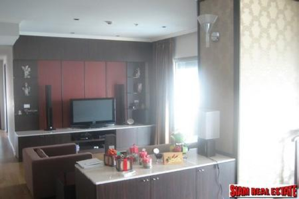 Modern and sophisticated 3 bedrooms, 3 bathrooms condo for sale, 17th floor, City View at The Madison, Sukhumvit 41-2
