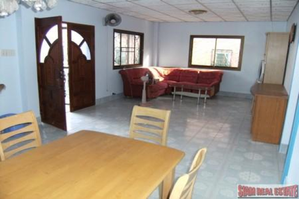 Large Three Bedroom House in Quiet Area of Rawai-11