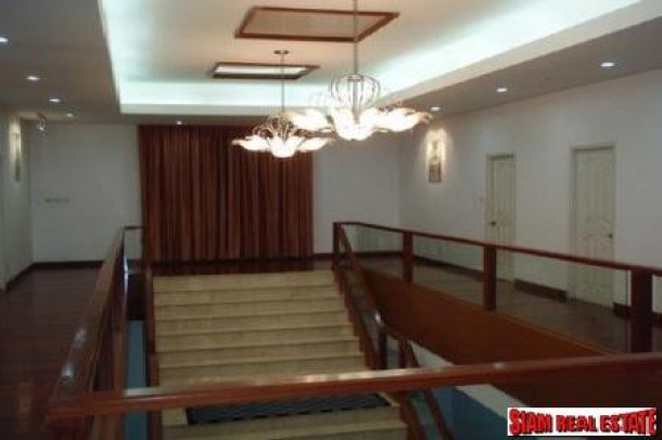 RENTED A privacy house for rent, 6 bedrooms, 5 bathrooms at Panya Village, Pattanakarn 30-11