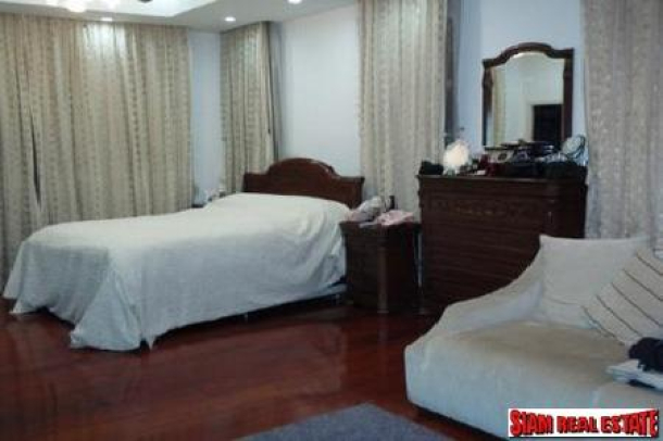 RENTED A privacy house for rent, 6 bedrooms, 5 bathrooms at Panya Village, Pattanakarn 30-14