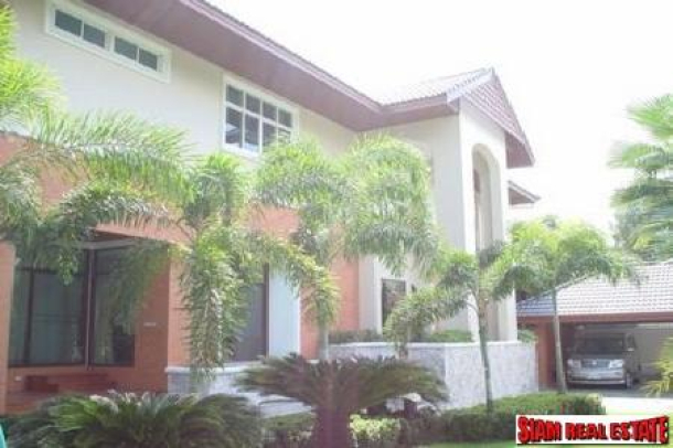 RENTED A privacy house for rent, 6 bedrooms, 5 bathrooms at Panya Village, Pattanakarn 30-2