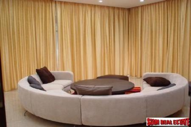 RENTED A privacy house for rent, 6 bedrooms, 5 bathrooms at Panya Village, Pattanakarn 30-5