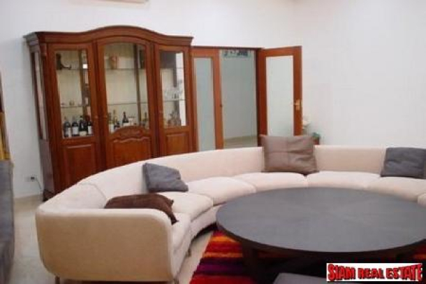 RENTED A privacy house for rent, 6 bedrooms, 5 bathrooms at Panya Village, Pattanakarn 30-6