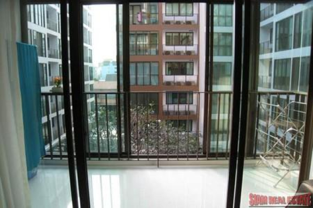 Brand New Two Bedroom Condo next to BTS Wong Wian Yai-13