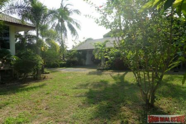 Modern Three Bedroom Pool Villa with Thai Style Guesthouse in Ao Por-18