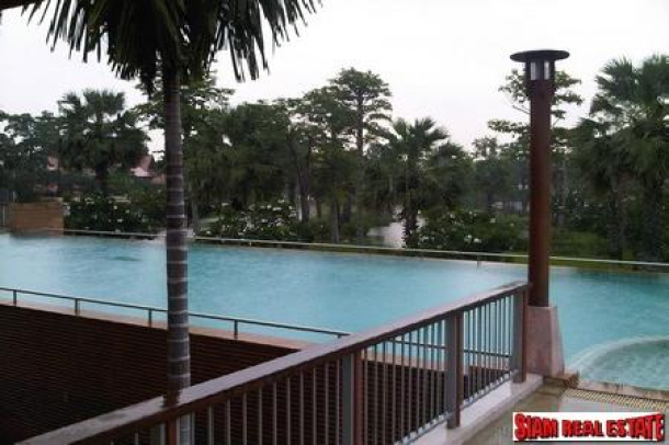Fabulous Sea Views from a Fully equipped Modern 2 Bed Apartment. Pattaya-13