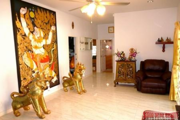 Nice Well Furnished Three Bedroom House in Jomtien-3