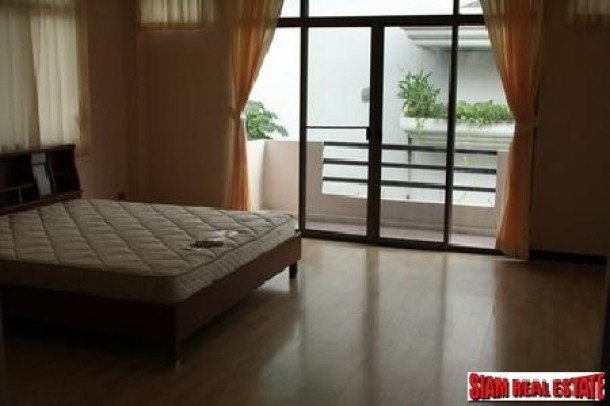 Fabulous Sea Views from a Fully equipped Modern 2 Bed Apartment. Pattaya-11