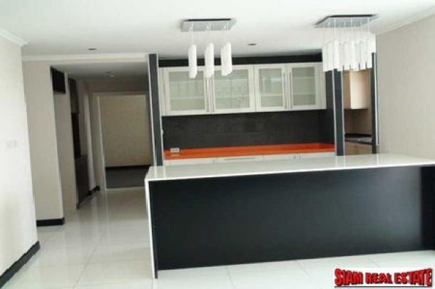 Immaculate and spacious 5 Bedrooms 4 Bathrooms Condo for sale, near the junction of Srinakarin and Pattanakarn Road-4
