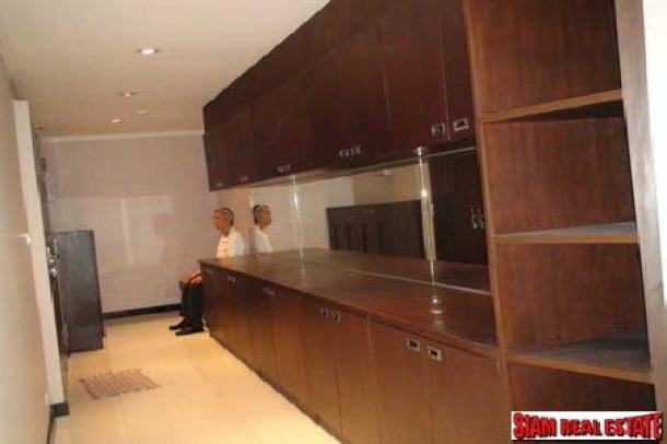 Immaculate and spacious 5 Bedrooms 4 Bathrooms Condo for sale, near the junction of Srinakarin and Pattanakarn Road-5