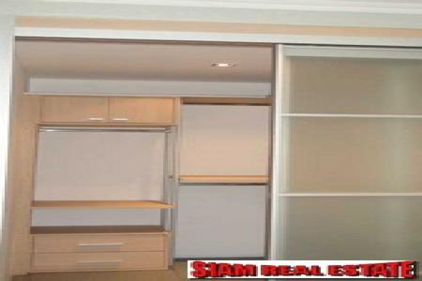 One Bedroomed Apartment In Ideal Location Overlooking The Beach - Jomtien-13