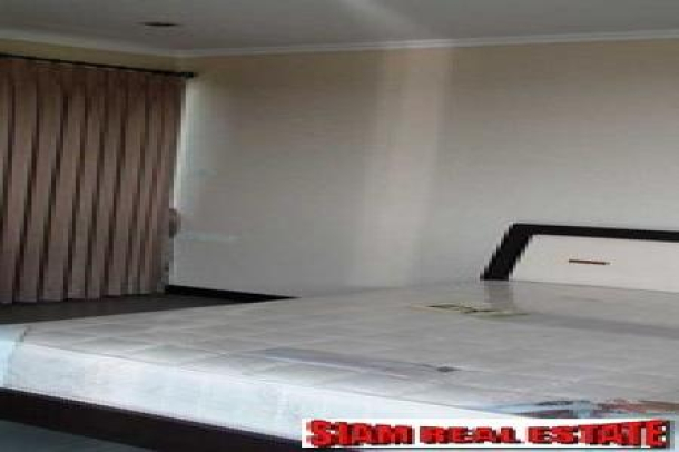 One Bedroomed Apartment In Ideal Location Overlooking The Beach - Jomtien-16