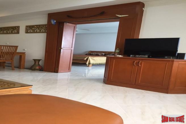 One Bedroomed Apartment In Ideal Location Overlooking The Beach - Jomtien-8
