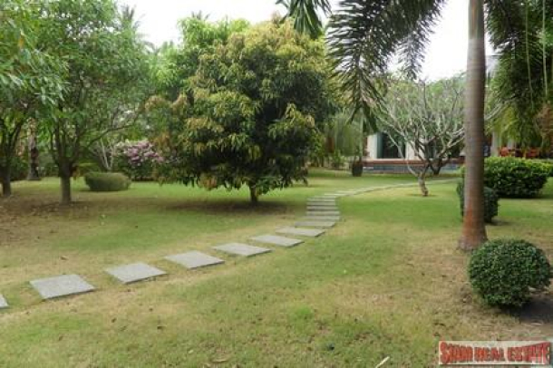 Tropical Three Bedroom Pool Villa in Nai Harn for Holiday Rental-3