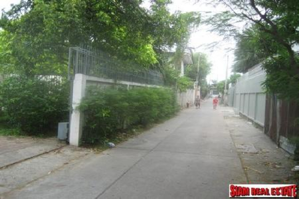 Plot of Land for sale on Pradiphat Road, located in between Ari and Saphan Khawai skytrain station-2