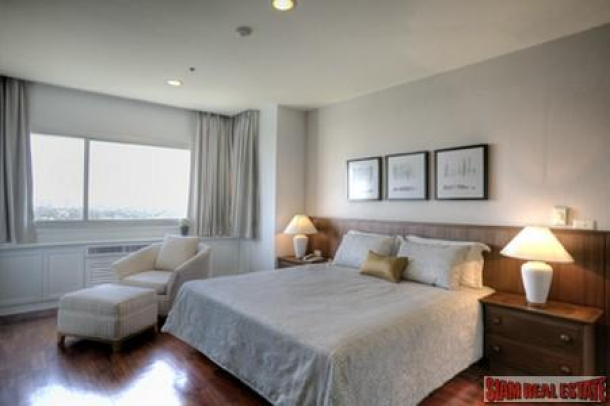 Beautifully Finished Three Bedroom Condos in the North just outside of Bangkok, Pakkred-1