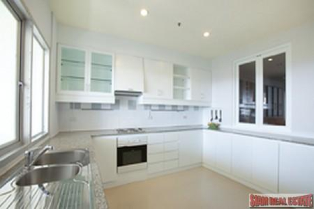 Beautifully Finished Three Bedroom Condos in the North just outside of Bangkok, Pakkred-3