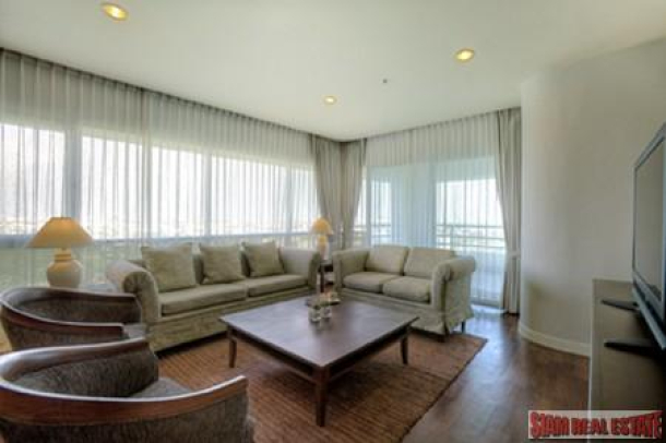Beautifully Finished Three Bedroom Condos in the North just outside of Bangkok, Pakkred-6