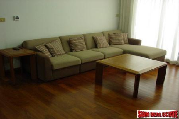 Charming 3 bedrooms 2 bathrooms condo for sale, located near the junction of Srinakarin and Pattanakarn Road.-2
