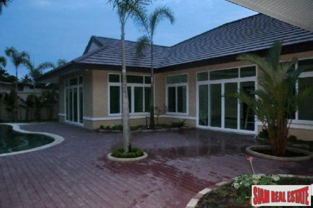 Fabulous House With Swimming Pool At A Discounted Price in East Pattaya-1