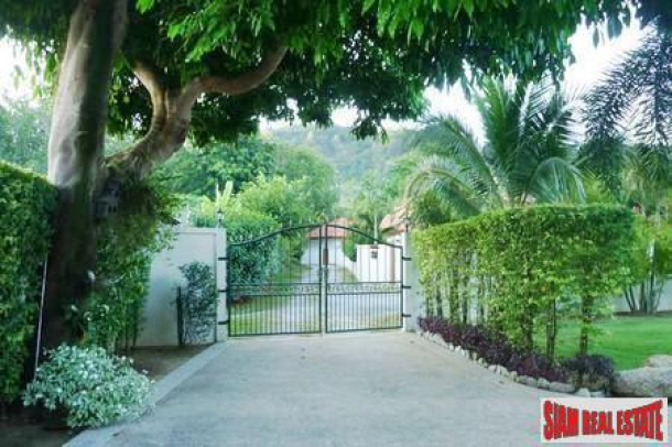 Spacious Four Bedroom House with Pool and Guesthouse in Rawai-14