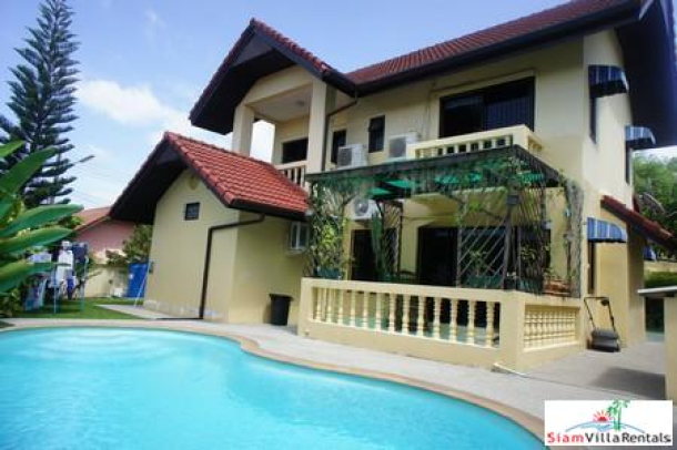 Hilltop Three Bedroom House with Private Pool in Kathu-1