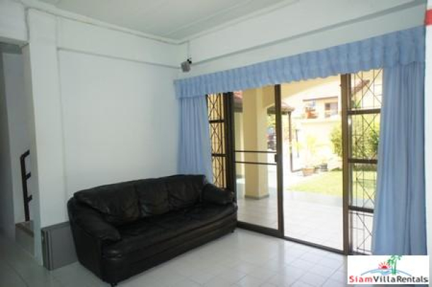 Hilltop Three Bedroom House with Private Pool in Kathu-8