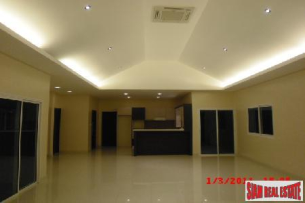 4 Bedroom, 4 Bathroom Single Story Property - East Pattaya-3