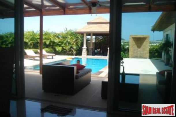 Nice Comfortable Three Bedroom Pool Villa in Rawai-8