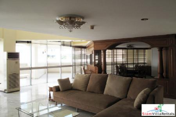 Large Four Bedroom duplex penthouse 400 sq.m. on 27-28th floors at Ekamai (Sukhumvit 63)-1