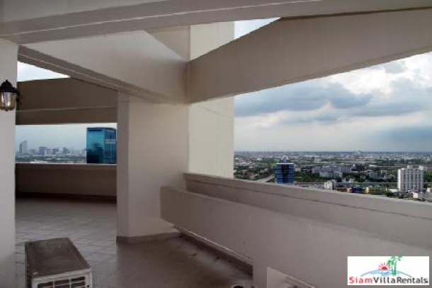 Large Four Bedroom duplex penthouse 400 sq.m. on 27-28th floors at Ekamai (Sukhumvit 63)-11
