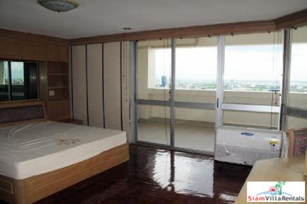 Large Four Bedroom duplex penthouse 400 sq.m. on 27-28th floors at Ekamai (Sukhumvit 63)-4