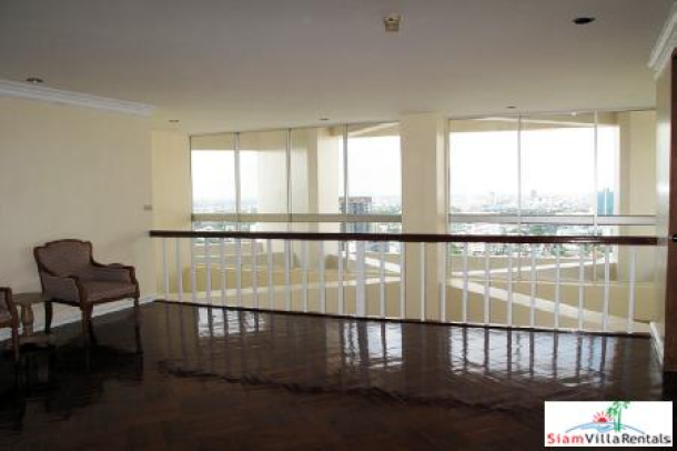 Large Four Bedroom duplex penthouse 400 sq.m. on 27-28th floors at Ekamai (Sukhumvit 63)-6