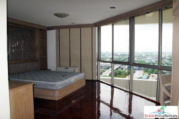 Large Four Bedroom duplex penthouse 400 sq.m. on 27-28th floors at Ekamai (Sukhumvit 63)-8