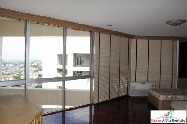 Large Four Bedroom duplex penthouse 400 sq.m. on 27-28th floors at Ekamai (Sukhumvit 63)-9
