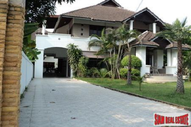 Two Storey Three Bedroom House in the Heart of Pattaya-3