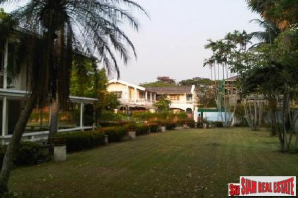 Land plot for sale on Chuaplerng, Rama IV Road.-1