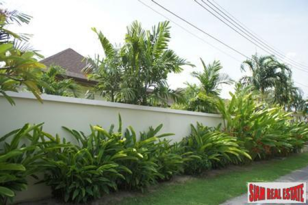 Private Pool Villa with Three Bedrooms in a Quiet Area of Rawai-3