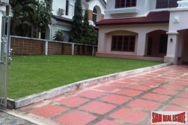 SOLD Private house with green courtyard for sale on Laddawan Srinakarin, Easy to reach Bangkok Patana International School (10 minute drive)-15