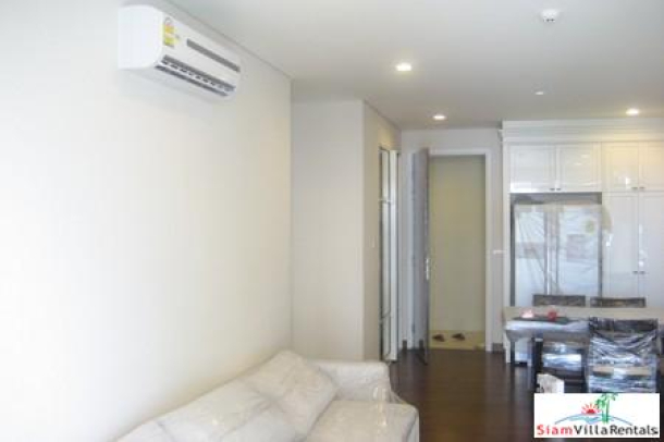 Simply stunning! Comfortable living in 2 bedrooms 2 baths condo for rent in Sukhumvit 55-3