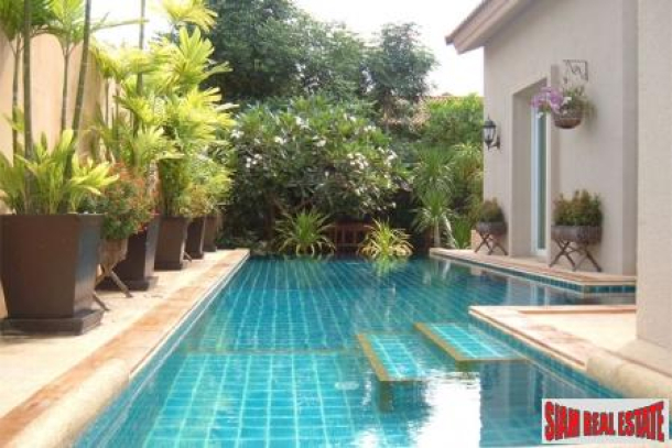 Beautiful Three Bedroom, Two Bathroom Mediterasian House in Pattaya-2