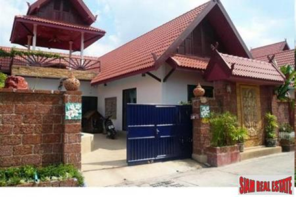 Thai Bali Style Three Bedroom House with Pool in South Pattaya-5