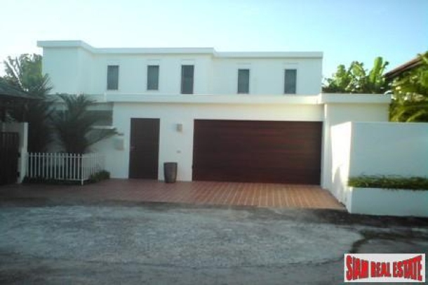 Large, Modern Four Bedroom Home in North Pattaya-15