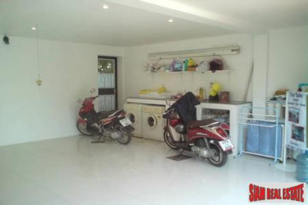Large, Modern Four Bedroom Home in North Pattaya-16