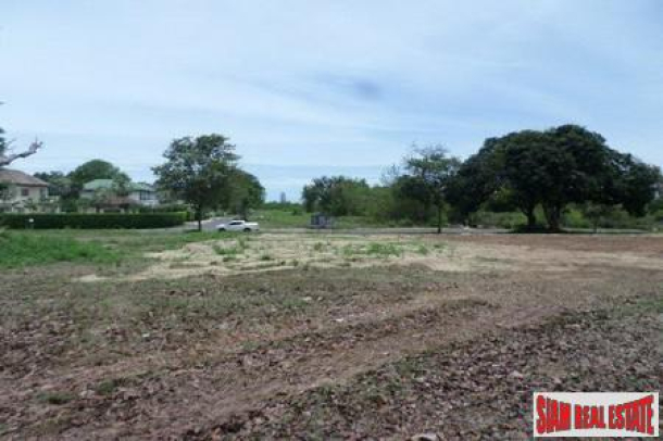 Exclusive, Rare Location Land inside the famouse Course Grounds - East Pattaya-10