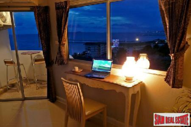 Excellent 2 Bedroom Condo Now For Sale, One Minute To The Beach - Jomtien-16