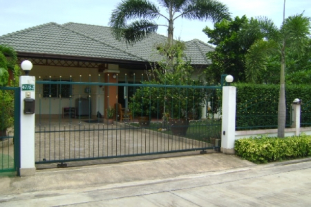 Three Bedroom Villa in Beautiful Gated Community in Pattaya-1