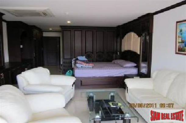 Studio For Sale Which Affords The Owner Everything On The Doorstep - North Pattaya-4